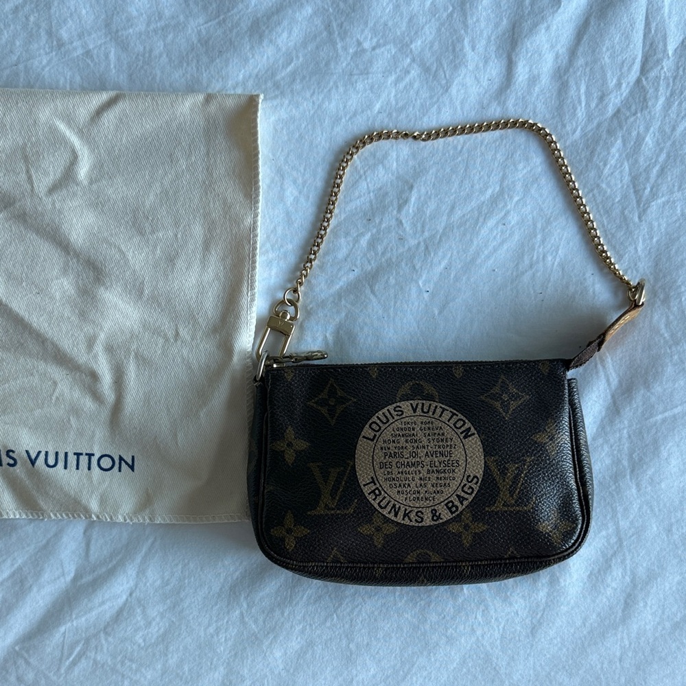 Louis Vuitton mini Pochette